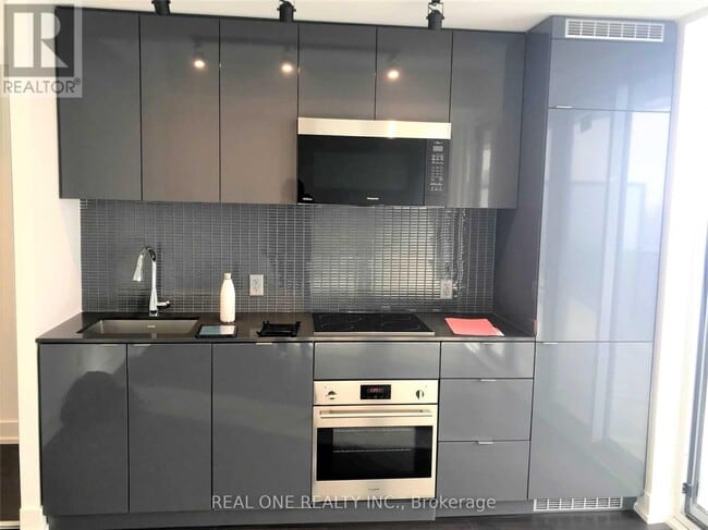 Building Photo - 7 Grenville St