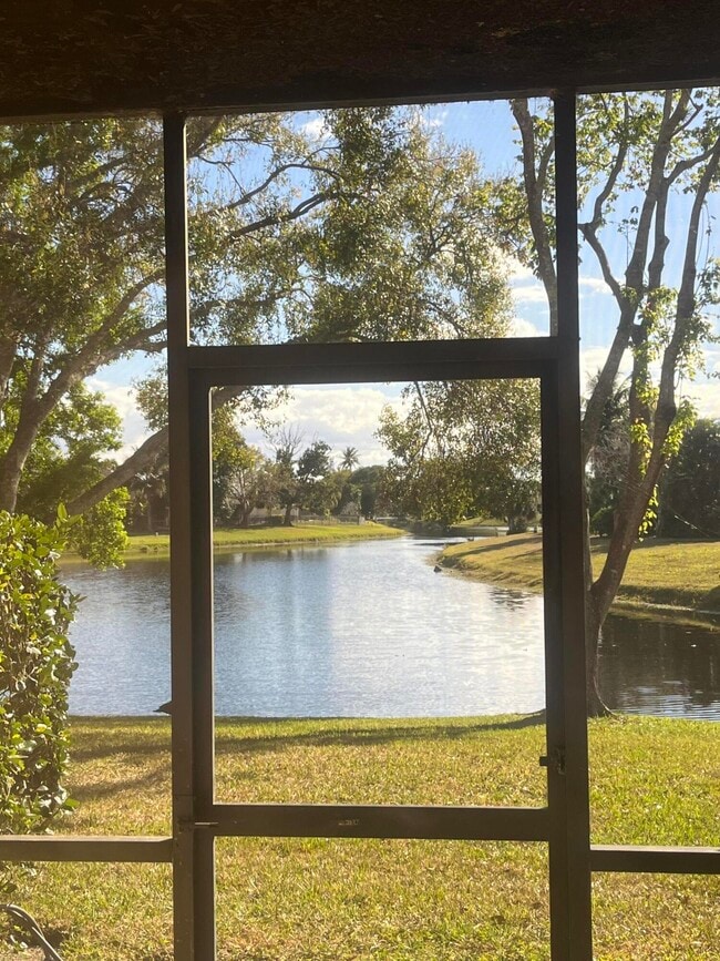 Foto del edificio - 1627 Hawthorne Pl