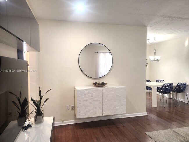 Foto del edificio - 11220 NE 11th Pl