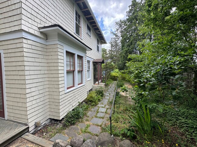 Foto del edificio - 608 Ackerman Ave