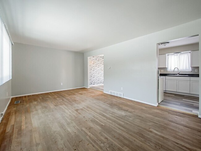 Foto del edificio - AVAILABLE NOW! Spacious and Inviting Westland Home!