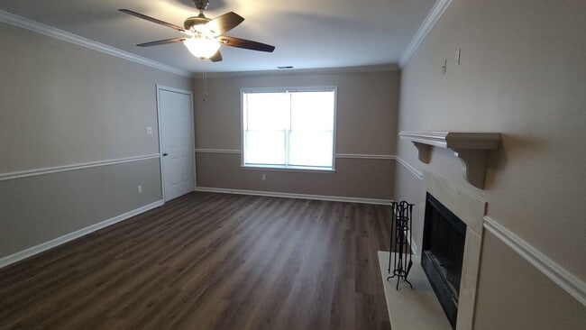 Building Photo - 813 S Dogwood Ln