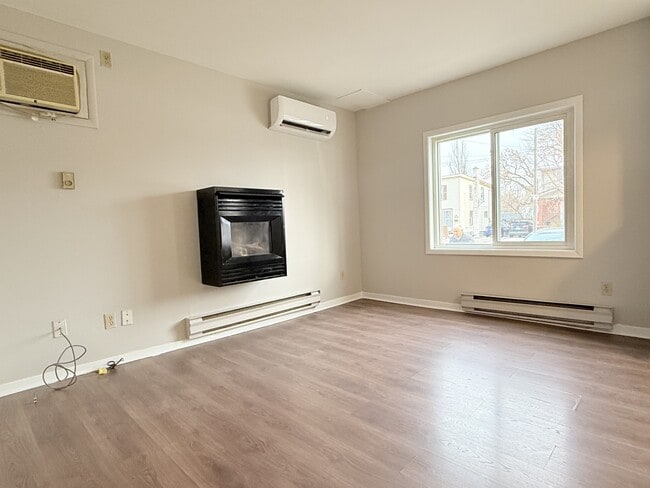 Building Photo - 2403 Pillette Rd