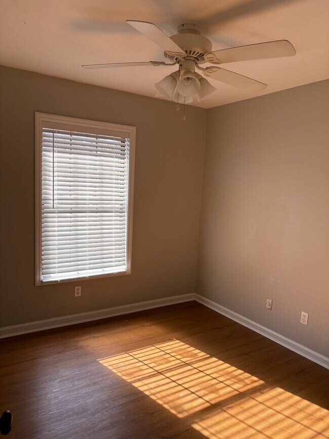 Foto del edificio - 122 Stewart Ct