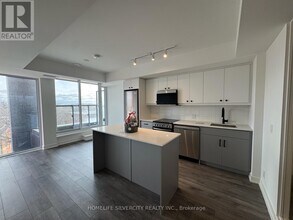 Building Photo - 2 Manderley Dr