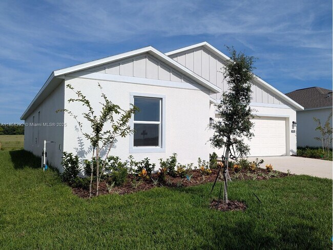 Foto del edificio - 2406 McKinley Dr