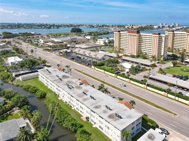 Foto del edificio - 4455 Duhme Rd
