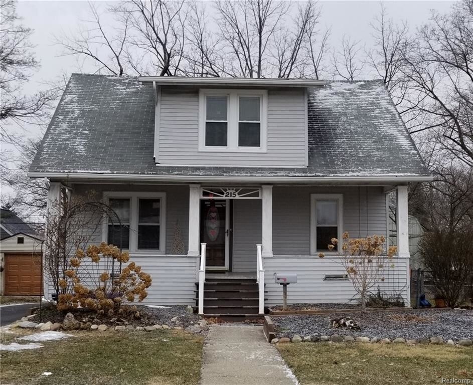 Primary Photo - 215 Adams St