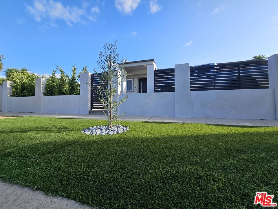 Primary Photo - 11162 Tamarack Ave
