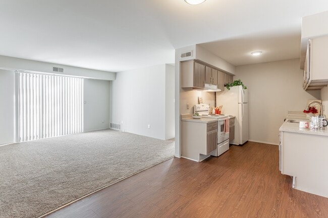 Building Photo - Farmington View Apartments - Farmington Hills, MI