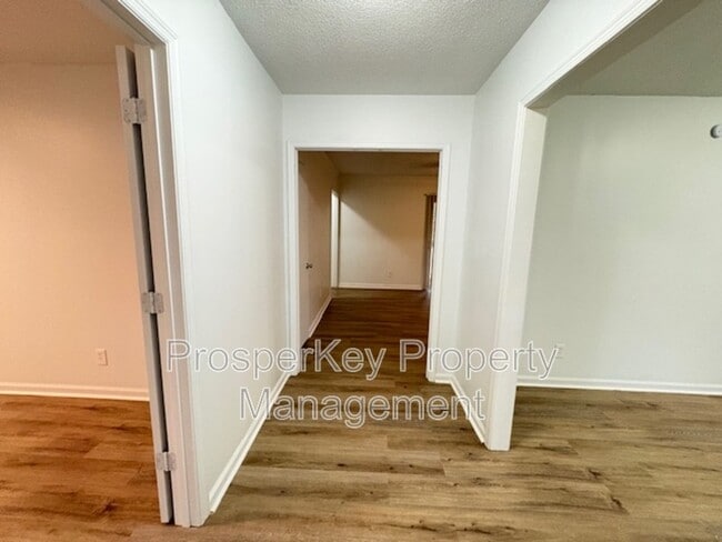 Building Photo - 740 Ledyard Pl