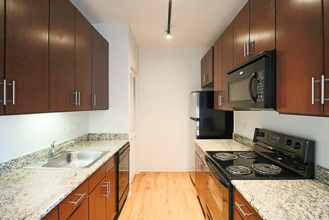 Building Photo - 755 S Clark St