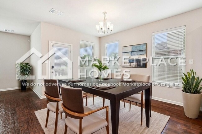 Foto del edificio - 905 Lakeshore Vlg Pt