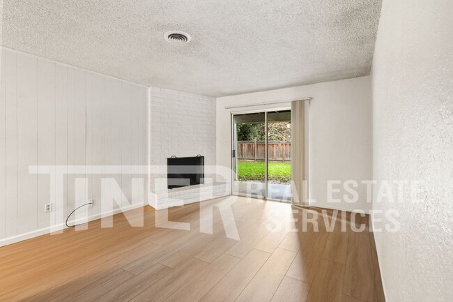 Photo - 2 Cinder Ct House