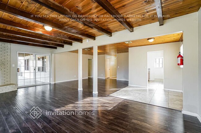 Foto del edificio - 7943 Newcastle Ave