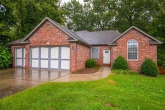 Building Photo - 605 Tunbridge Dr