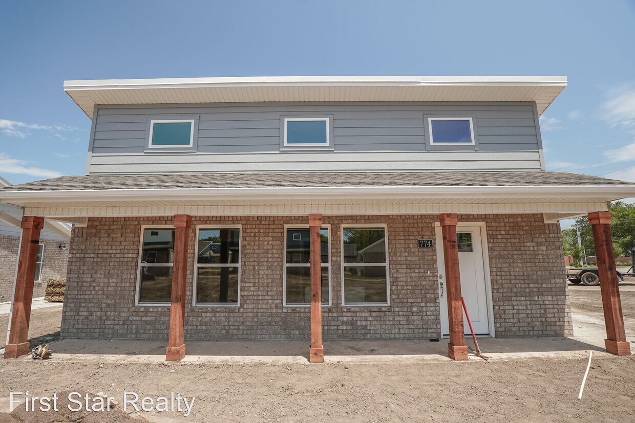 Foto principal - 2 br, 2 bath House - 572 N Honey Locust Bend