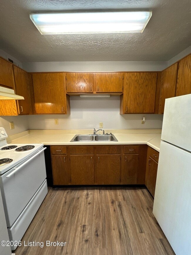 Foto del edificio - 4101 Blue Lick Ct