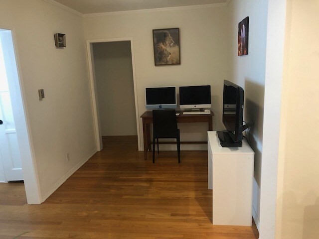 Pasillo - 978 Hancock Ave