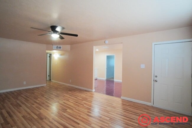 Building Photo - Charming 3 Bedroom in Delano!