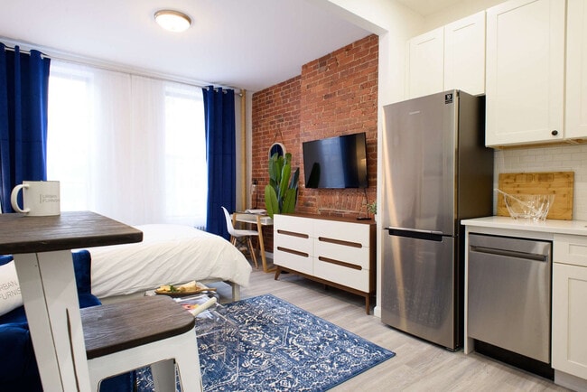 Building Photo - 240e E 75th St