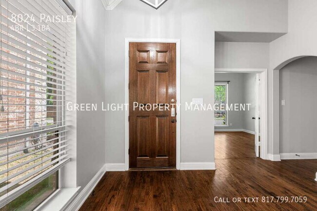 Foto del edificio - 8024 Paisley-