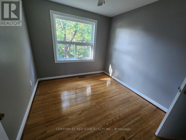 Building Photo - 56 Arkley Crescent