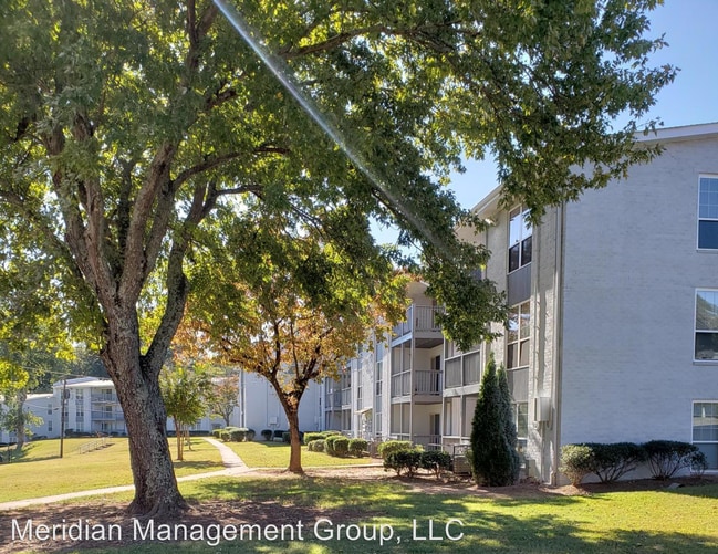 Building Photo - 1 br, 1 bath Apartment - 2823 Misty Waters Dr