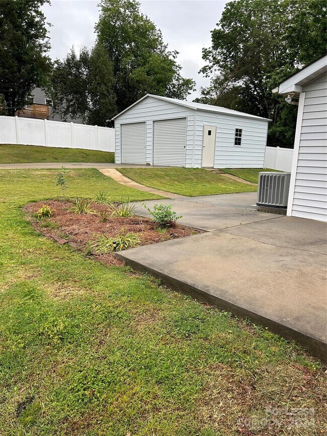 Building Photo - 2901 Rural Hill Court