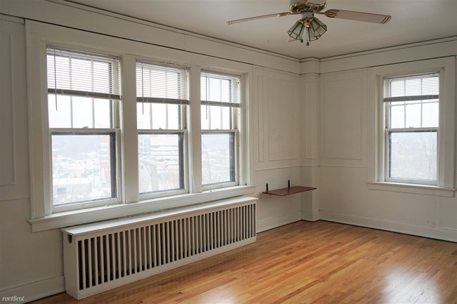 Building Photo - 1 br, 1 bath Apartment - 809 E Kingsley St  B