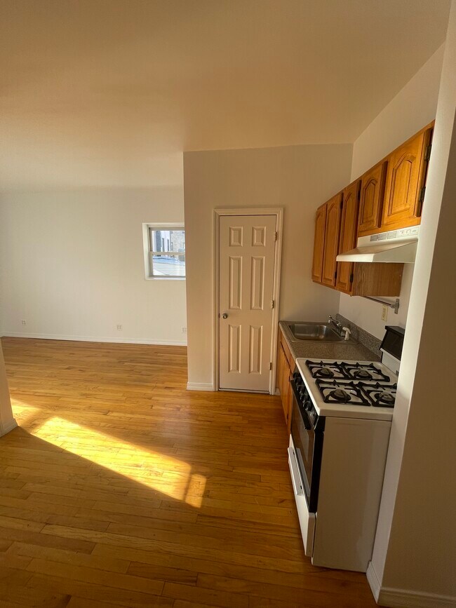 Foto del edificio - 16 Conselyea St