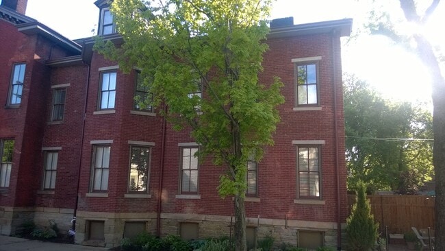 Side - 1339-2 W North Ave