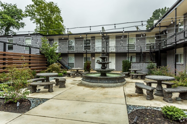 Building Photo - The Residence