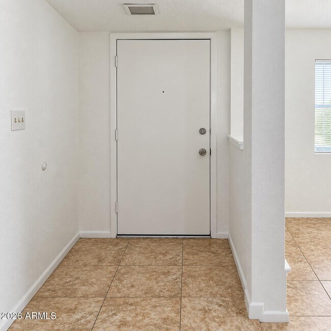 Foto del edificio - 815 W Bluefield Ave