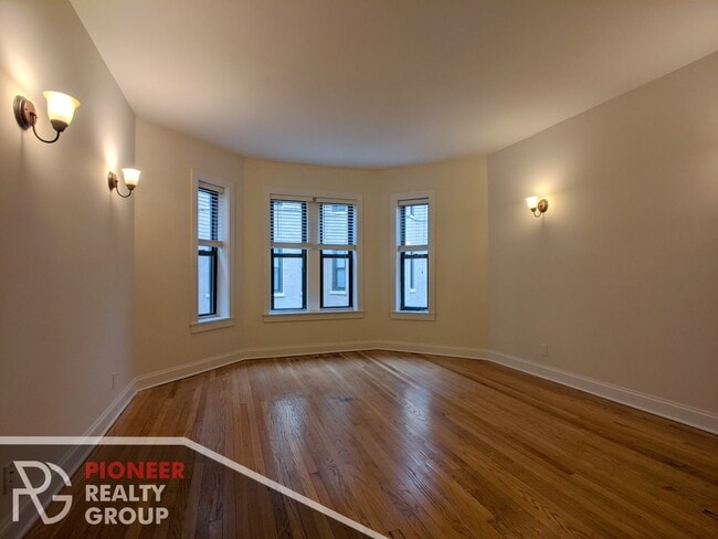 Building Photo - 4032 N Ashland Ave