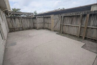 Building Photo - 2155 Hazlitt Dr