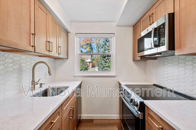 Building Photo - 30 Victory Ln