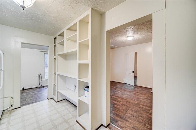 Building Photo - 1290 Reavis Mountain Rd