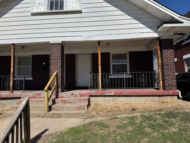 Building Photo - 604 Lowell Ave