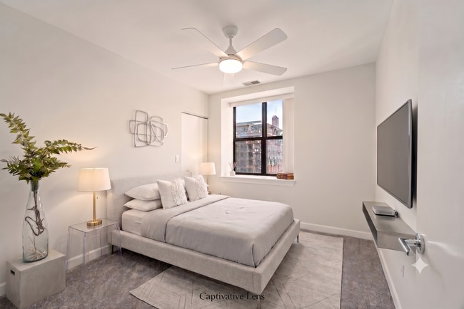 Foto del edificio - 451 W Huron St