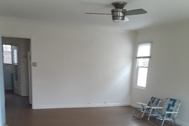 Building Photo - 1424 Russell Dr