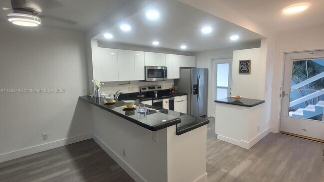 Foto del edificio - 1100 Pine Dr