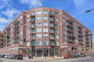 Building Photo - 1000 W Adams St