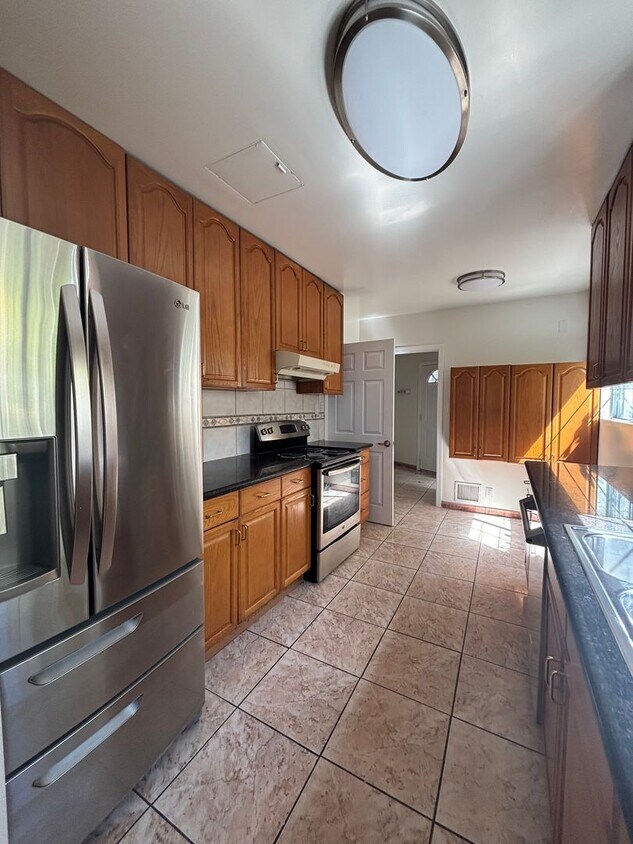 Foto principal - Spacious 3-Bedroom Home for Rent