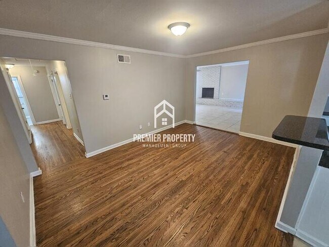 Building Photo - 1830 Myrna Ln
