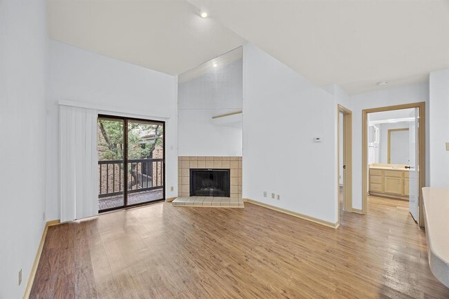 Building Photo - 8888 Tallwood Dr