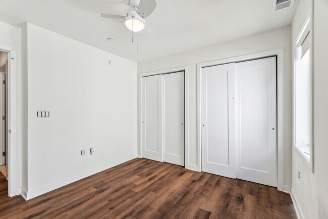 Interior Photo - Graduate Pointe