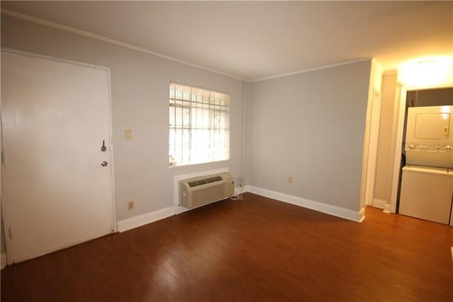 Building Photo - 758 St Charles Ave NE