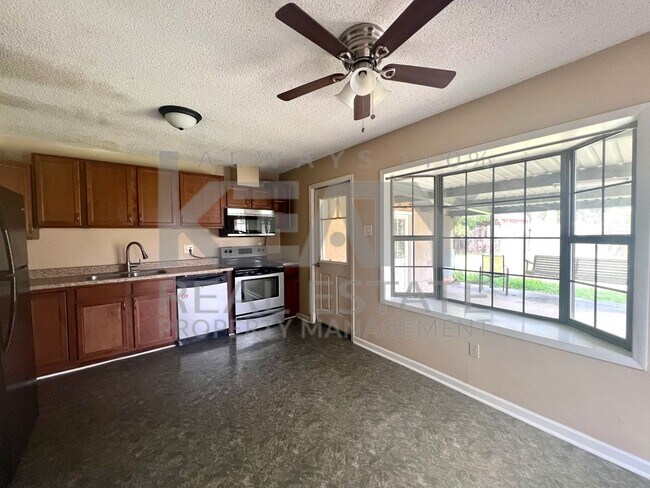 Foto del edificio - COMING SOON! 3 Bedroom, 2 Bathroom House is Available Now!