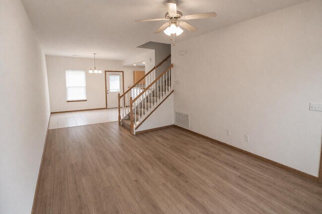 Foto del edificio - 5000 Derby Ridge Dr